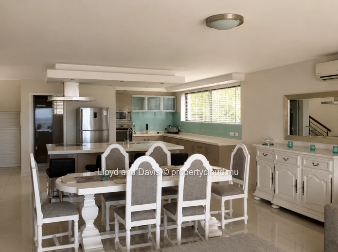 3-Bedroom Duplex with Sea and Mountain Views