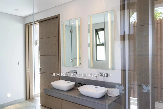 Prestigious Villa with Panoramic Mountain and Golf Views for Sale in the East of Mauritius
