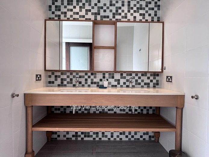 Roches Noires - Penthouse de 3 chambres avec vue sur la mer et piscine commune