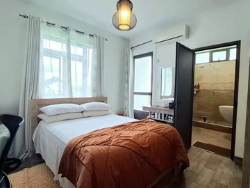 6 Bedroom House