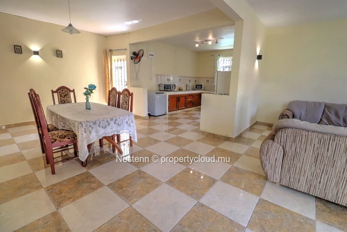 Maison au  rez-de-chaussée avec 3 chambres