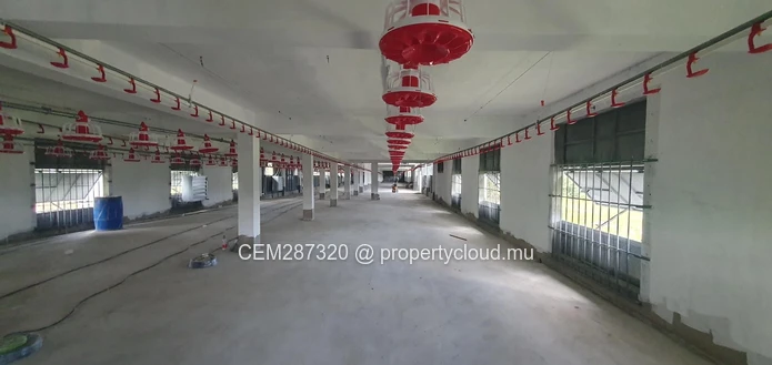 Ferme Avicole Entièrement Équipée à Vendre – La Martinière, Chamouny