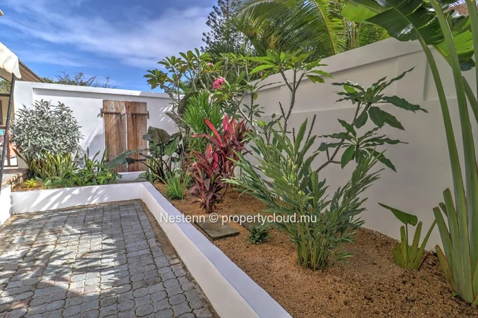 Appartement 3 Chambres avec Beau Jardin Paysager & Piscine