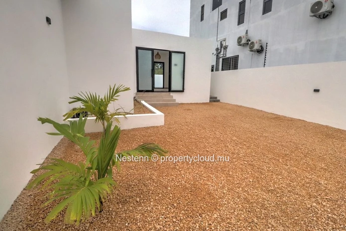 Maison moderne neuve avec piscine à Grand Baie