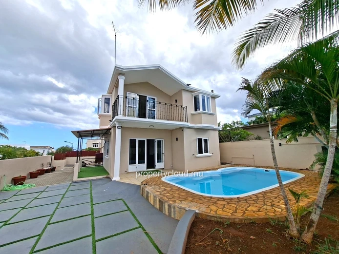 Flic-en-Flac – Charming 4-bedroom house with swimming pool in a residential area