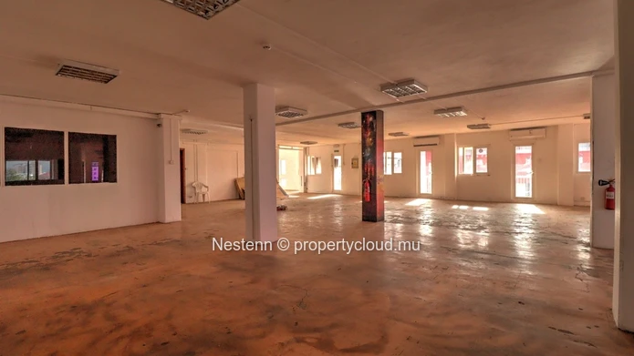 Office space of 371.61 m² 