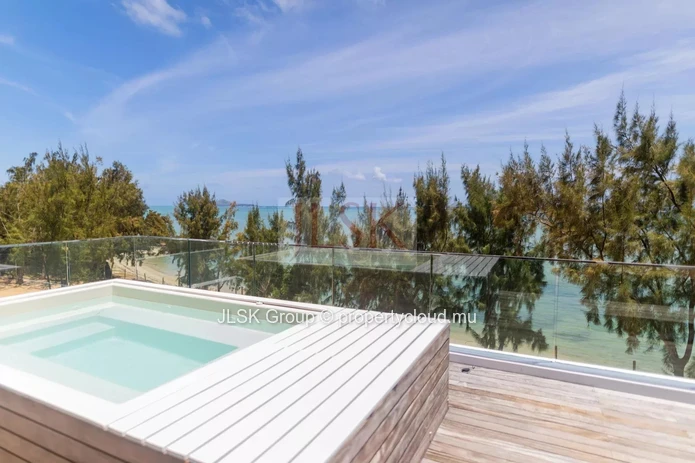 On the beach, Penthouse with view
