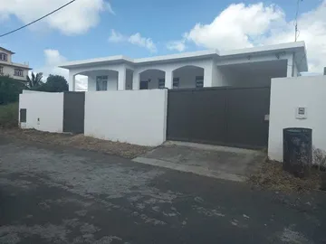 Mont Choisy, Brand new contemporary villa for rent
