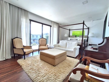 4 Bedroom Apartment