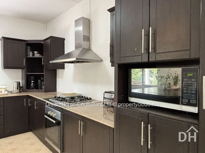Family home for sale by the beach in Albion