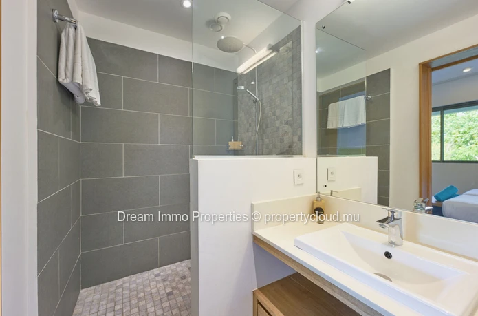  Elegant Furnished 3-Bedroom Apartment With Hotel Access In Grand Gaube - Mauritius