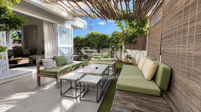 Cozy Garden Haven Near Beach