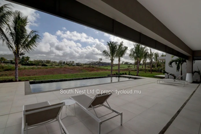 Villa neuve de 4 chambres de plain-pied avec vue sur le golf dans un domaine prestigieux