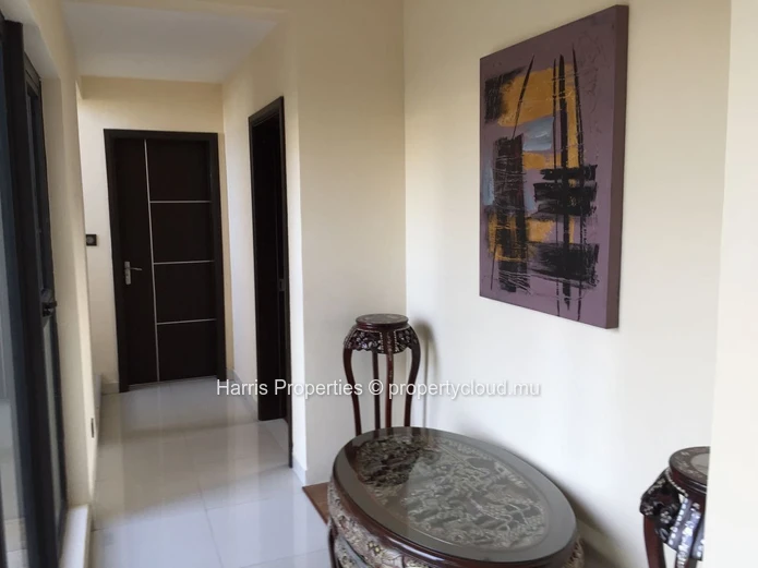 Élégant penthouse sur deux niveaux à vendre à Quatre Bornes