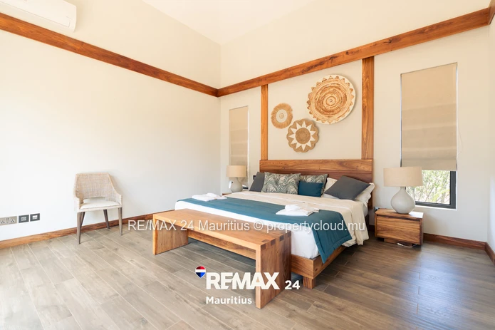 Superb contemporary 3-bedroom villa with private pool, landscaped garden and high ceilings.