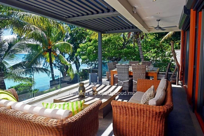 Appartement moderne de 3 chambres sur la mer meublé et décoré avec gout