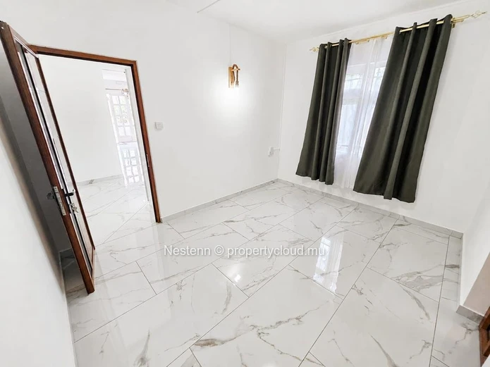 Duplex moderne et neuf de 3 chambres avec vue sur les montagnes 