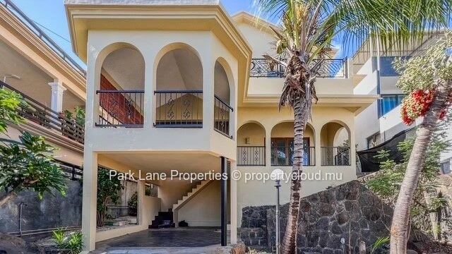 Beautiful double storey house with sea view in Albion