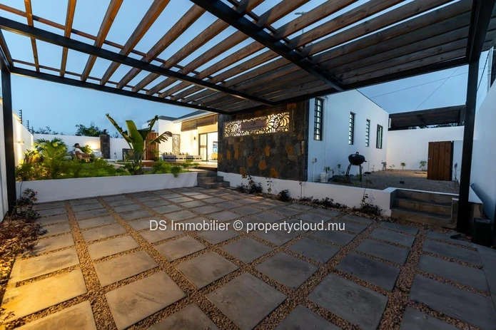 À Vendre-Villa Plain-Pied Moderne -Semi Meublèe – Mont Mascal-Nord