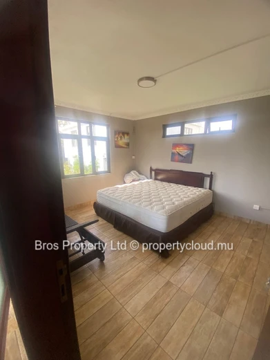 Maison à vendre - Rivière du Rempart | 7 500 000 Rs | Terrain de 7 perches