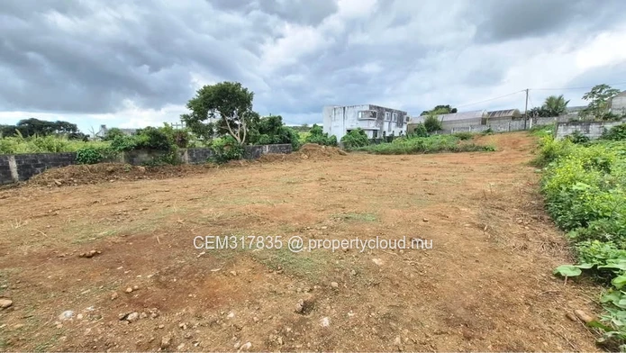 Terrain Résidentiel à Vendre 5,59 Perches Chacun – La Marie, Vacoas 