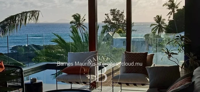 CAP MALHEUREUX - Beach front penthouse - 2 bedrooms