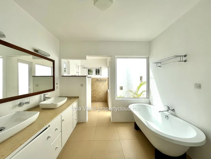 Foret Daruty - Charming 4-bedroom villa with swimming pool and spacious garden