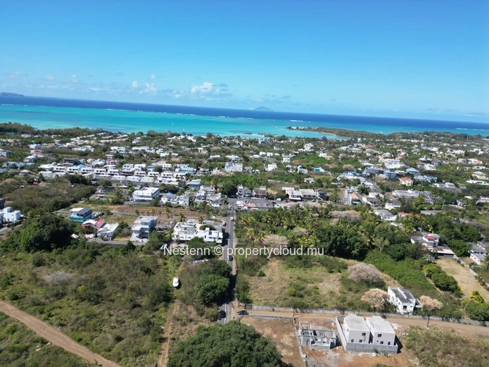 Prime Corner Plot of 1,055 m² for Sale Next to Intermart Calodyne