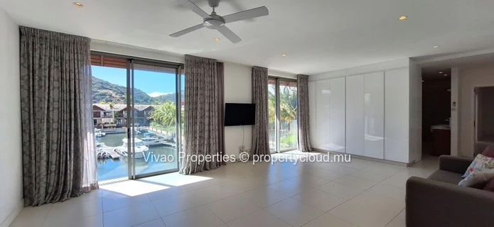 Villa IRS à vendre à Rivière Noire, 5 chambres, piscine privée, vue mer et montagne, proche commodités, amarrage pour...