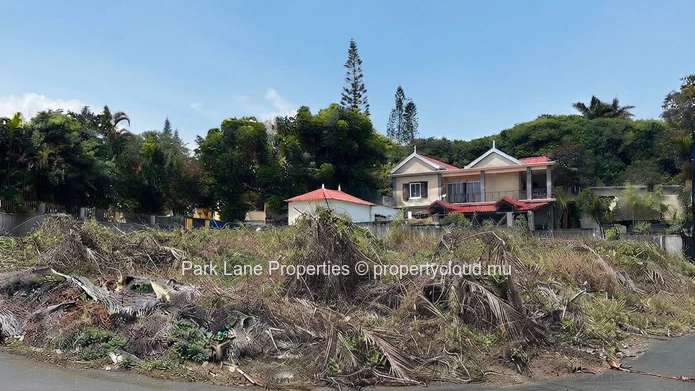 Prime  residential Plot of 1,046 m² – Ideal for your dream home