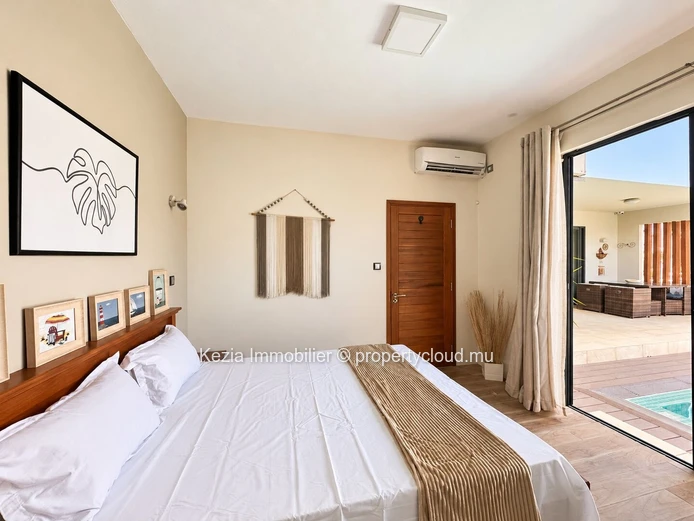 A Warm Villa Opening Onto A Beautiful Garden