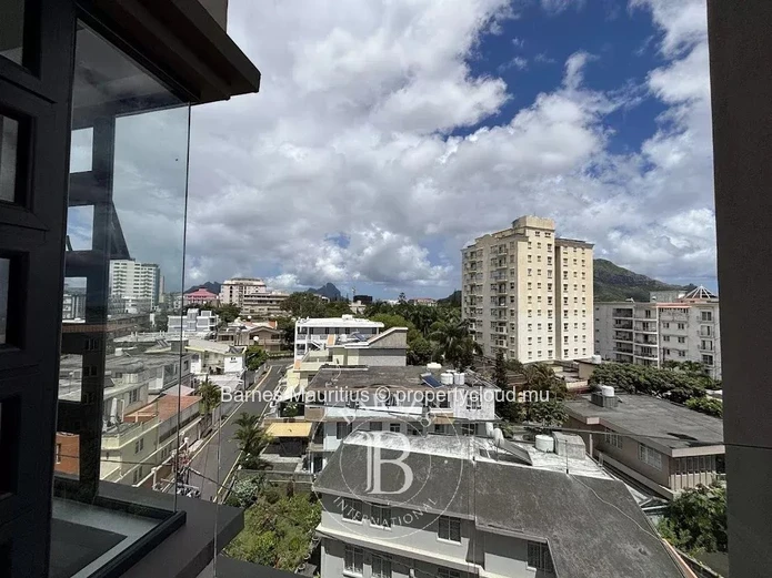 QUATRE-BORNES - Charmant penthouse de ville de 3 chambres avec vue
