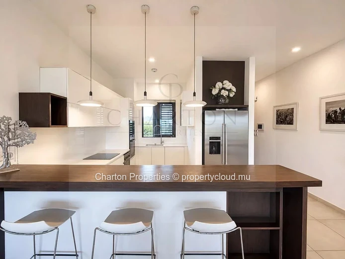 Luxury 3-bedroom en suite apartment with access to the facilities of a private estate