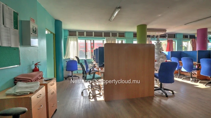 Office space of 371.61 m² 