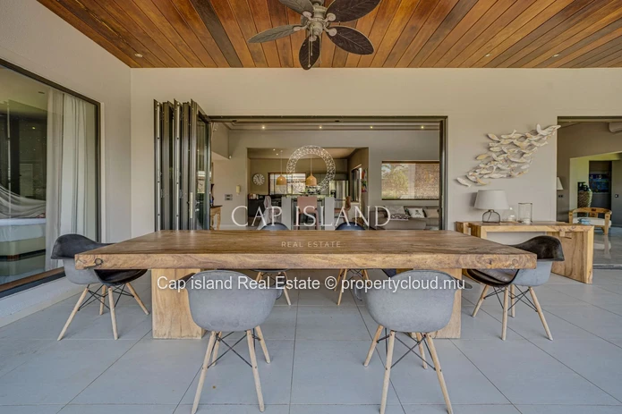Villa 5 chambres et son jardin tropical - GRAND BAIE -