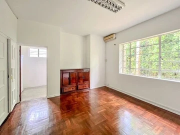 6 Bedroom House