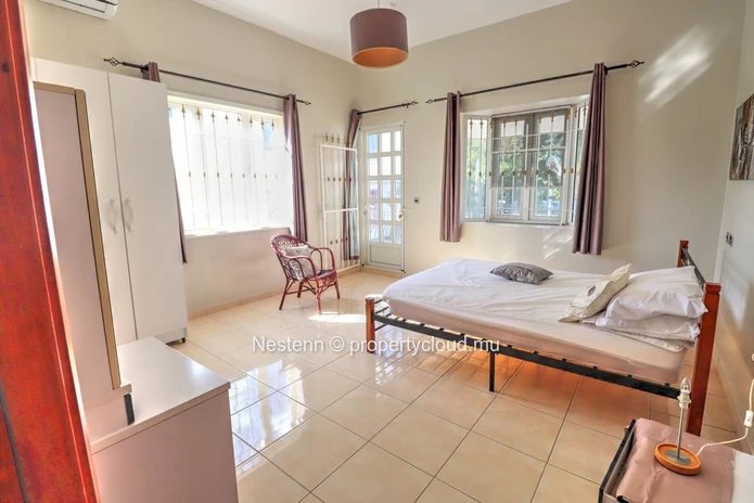 Spacieuse villa familiale de 5 chambres à seulement 1 minute à pied de la plage 