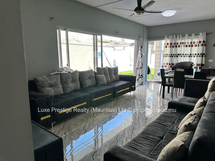 Villa moderne 3 chambres avec piscine privée à louer à Pereybere | Rs 60,000 par mois