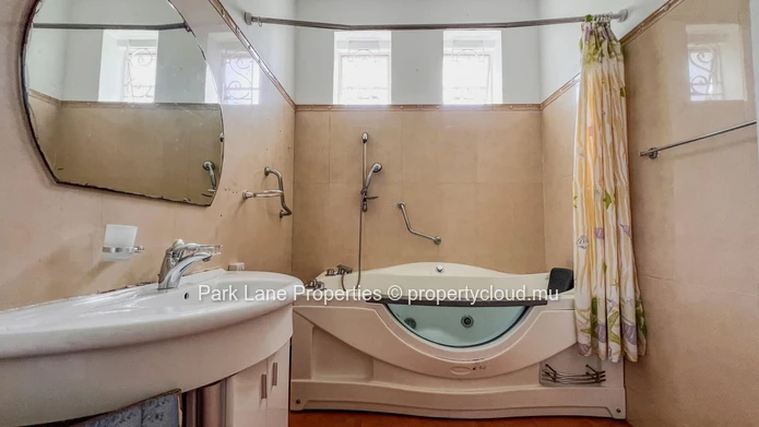 Rare opportunity in Floréal: High potential property on a large plot.