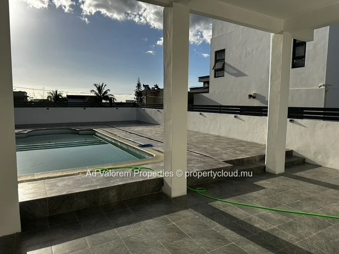 FOR SALE | Beautiful Fully Renovated House with Swimming Pool and Sea View – Flic-en-Flac