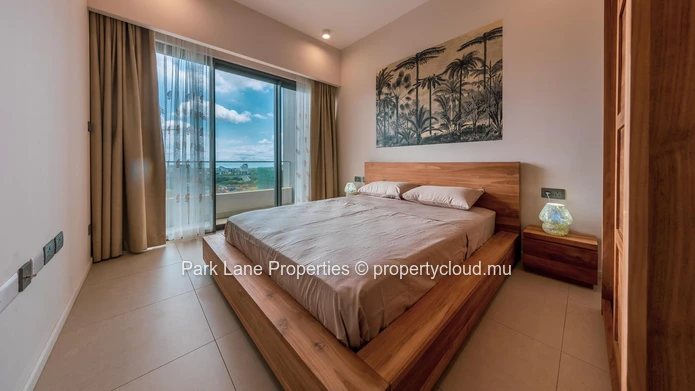 Penthouse neuf de luxe avec vues imprenables sur les montagnes et la mer à Trianon