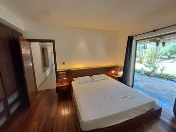 6 Bedroom Villa