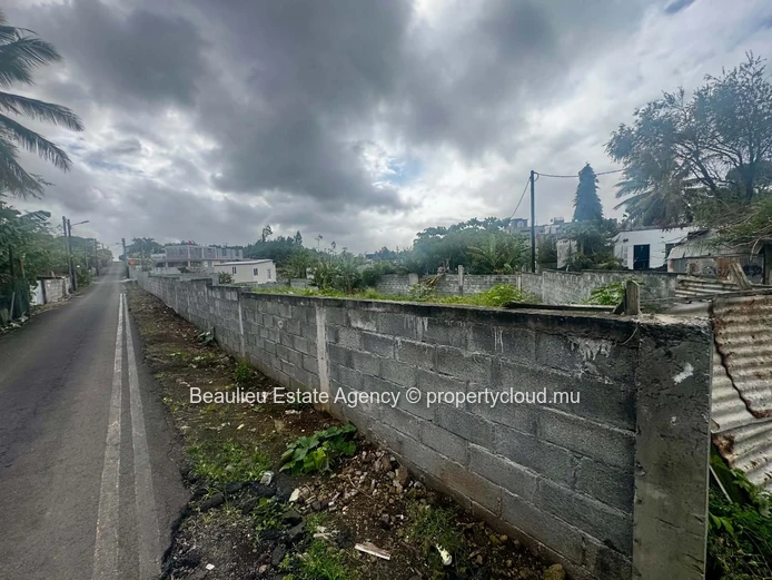 Residential plot of 13.5 perches for sale in Goodlands.