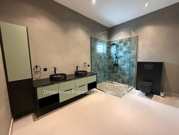 Grande villa contemporaine neuve à proximité de la mer à Grand Baie – Ile Maurice
