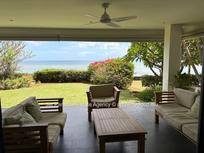 Superbe Appartement en Bord de Mer avec Accès Direct à la Plage