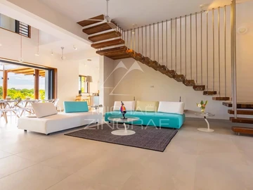 6 Bedroom Villa