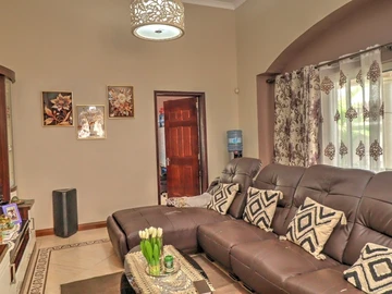 5 Bedroom House