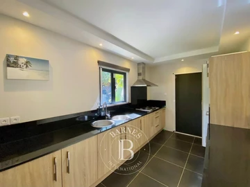 6 Bedroom Villa