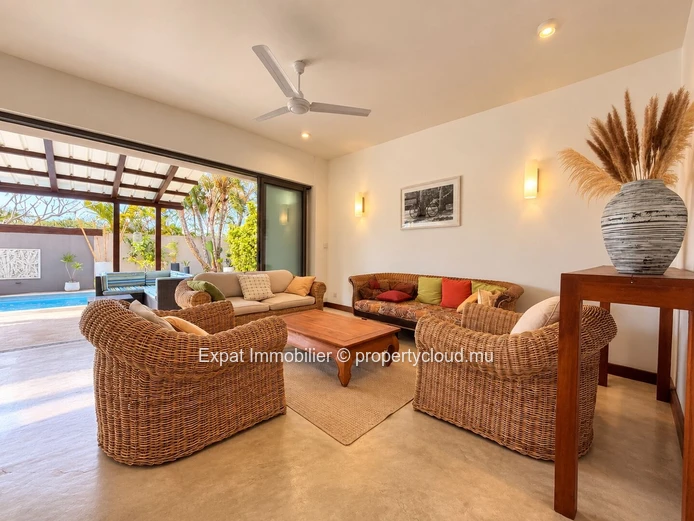 Stunning Renovated 3-Bedroom Ensuite Villa with Private Pool – Pereybere