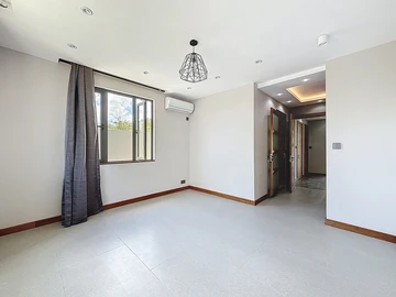 6 Bedroom House
